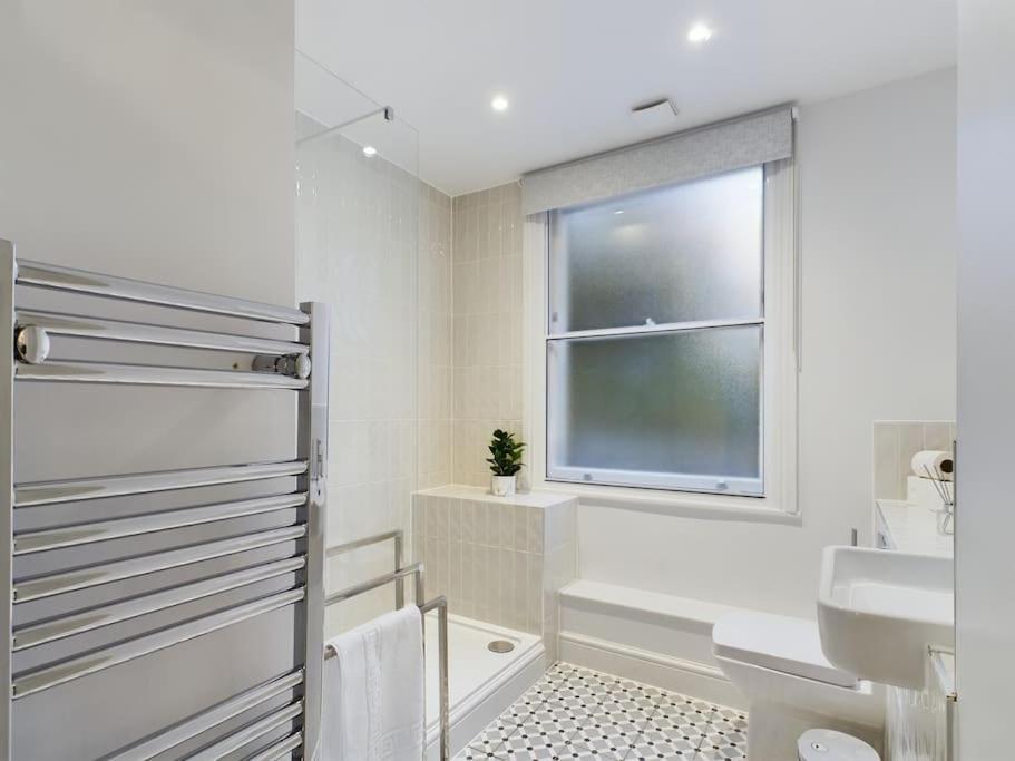 The Grove King Bed Wi-Fi Ev Charger Apartman Cheltenham Kültér fotó