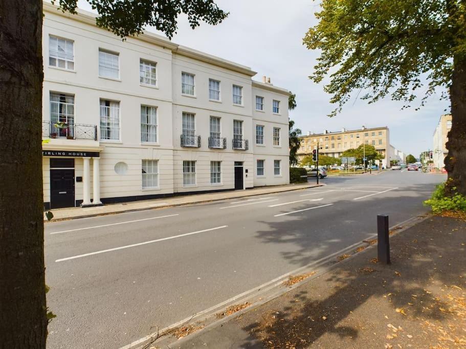The Grove King Bed Wi-Fi Ev Charger Apartman Cheltenham Kültér fotó