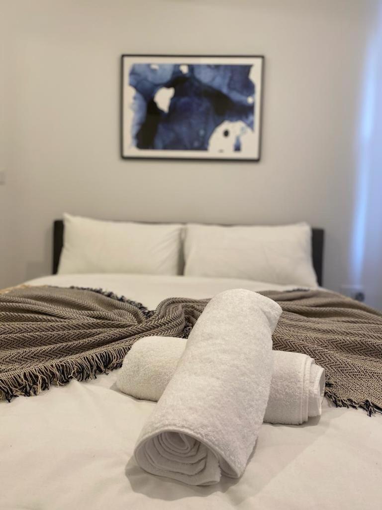 The Grove King Bed Wi-Fi Ev Charger Apartman Cheltenham Kültér fotó